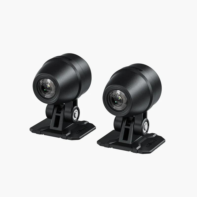 L'AIO-6 supporta l'integrazione modulare delle telecamere, consentendo di aggiungere quelle anteriori e posteriori quando si è pronti. Che si tratti di sicurezza o di catturare l'avventura, l'AIO-6 si evolve con il vostro viaggio. Rilevamento dei punti ciechi (BSD) Grazie a sensori intelligenti e ad algoritmi avanzati, BSD monitora costantemente gli angoli ciechi e fornisce avvisi tempestivi, offrendo una maggiore sicurezza e protezione sulla strada. Video HDR cristallino a 1080P a 60FPS Registrate ogni corsa con filmati fluidi e ad alta definizione. Abbinato all'app CHIGEE Go, è possibile visualizzare, gestire e condividere le registrazioni in qualsiasi momento, trasformando l'AIO-6 in un vero e proprio compagno di viaggio e in una telecamera da cruscotto. Sveglia remota e streaming live Se abbinato all'AIO-6 LTE, è possibile risvegliare il dispositivo da remoto e accedere a un flusso video HD in diretta dal proprio telefono. Che la Motocicletta sia parcheggiata o in movimento, basta un tocco per vedere cosa succede in tempo reale. Lunghezza dei cavi della telecamera: Fotocamera anteriore: 105 cm Telecamera posteriore: 260 cm